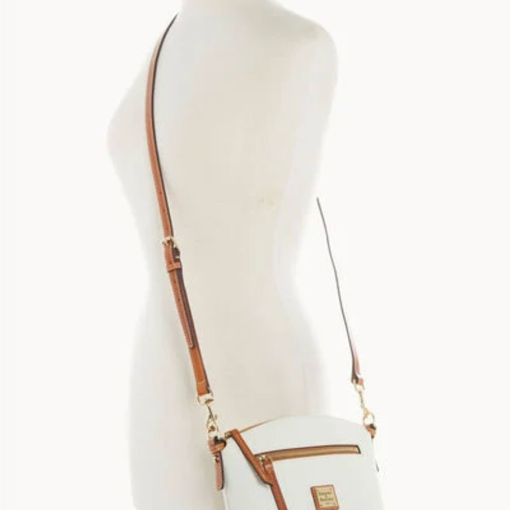 New. Never used. Dooney & Bourke Pebble Grain Suki Crossbody Shoulder Bag White - Picture 3 of 10